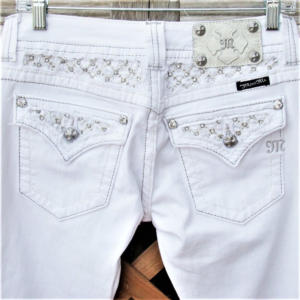 Miss Me Boot Cut White Jeans Sz 27 / Inseam 34v
